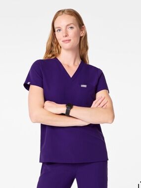 Figs Pulse Purple V-Neck Short Sleeve Scrub Top + Dowa bottoms